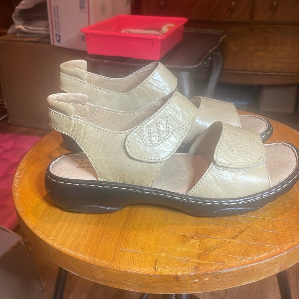 Josef Seibel leather velcro sandals tan size 37. NIB